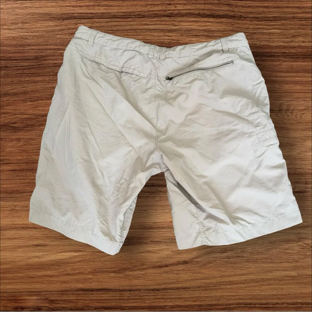 The North face Nylon Shorts Men Size 38 Beige Tan‎